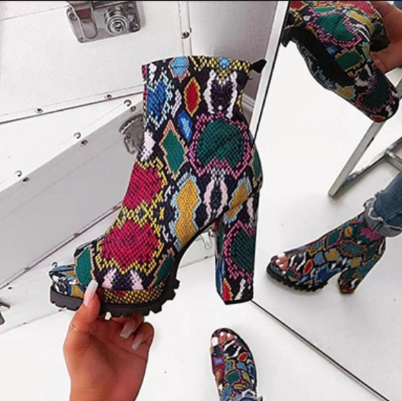Shoes - Open toe booties